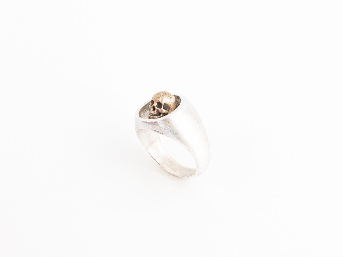 BAGUE CHEVALIÈRE VANITÉ